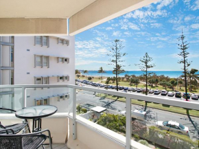 Kooringal Unit 9 - Great location opposite Greenmount Beach Coolangatta